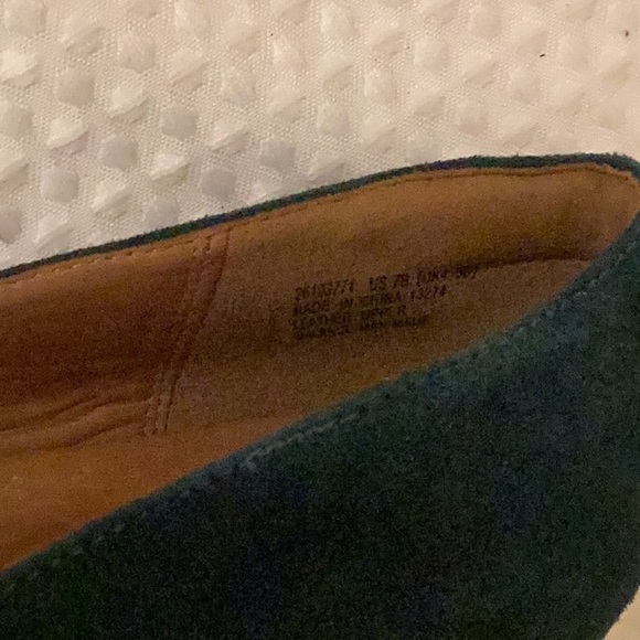 Clark’s Artisan dark blue suede round toe slip on flats size # 7 M. - Picture 10 of 10